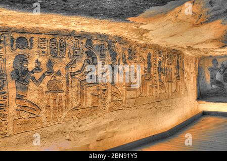 Versunkenes Relief, Seitenkammer, Ramses II Tempel, UNESCO Weltkulturerbe, Abu Simbel, Ägypten Stockfoto