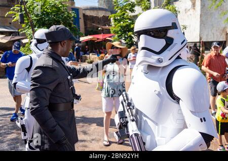 Storm Trooper in Galaxy's Edge und Disneyworld Resort, Orlando, Florida Stockfoto