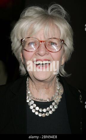 WIR ERINNERN UNS: PATRICIA BOSWORTH, 86, (24. April 1933-2. April 2020) eine amerikanische Journalistin und Biografin, Memoiristin und Schauspielerin ist am 2. April 2020 im Mount Sinai Hospital in New York an Komplikationen im Zusammenhang mit COVID-19 gestorben. Bosworth gab die Schauspielerei für das Schreiberleben auf, machte ihr Wissen über das Theater zu einer Reihe von Biographien und baute ihr eigenes außergewöhnliches Leben für ein Paar kraftvoller Memoiren aus. DATEIBILD AUS: 18. April 2006, New York, New York, USA: Autorin PATRICIA BOSWORTH bei der Literarischen Gala 2006 des Pen American Center. Kredit: Nancy Kaszerman/ZUMAPRESS.com/Alamy Live News Stockfoto