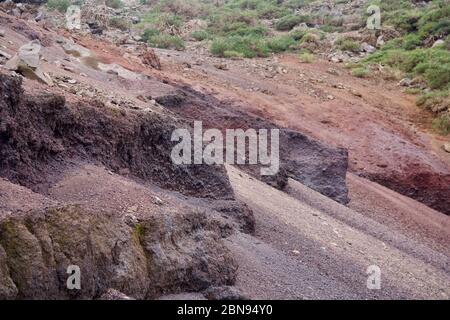 Violette, rote und braune Lava von La Palma Stockfoto