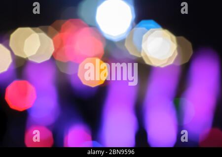 Defokussed Color Lights in der Nacht, Abstract Light Bokeh Hintergrund Stockfoto
