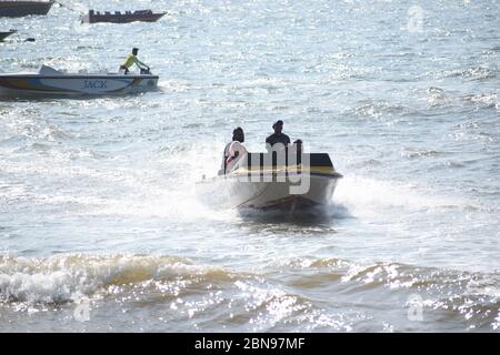 Schnellboot in Anjuna Beach, Goa, Indien.14Dezember 2020. Stockfoto
