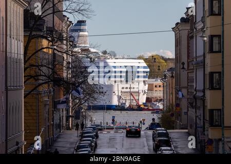 M/S Silja Serenade Kreuzfahrt-Fähre am Ende der Mariankatu in Kruunuhaka Bezirk von Helsinki, Finnland Stockfoto