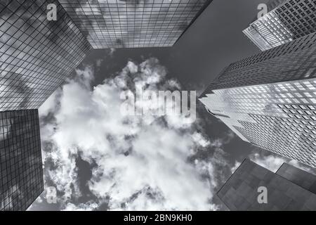 Architekturbauten in Downtown Calgary, Alberta, Kanada, in Schwarz-Weiß. Stockfoto