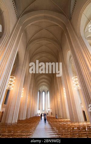 Kopenhagen, Dänemark - 24. August 2019: Das Innere der expressionistischen Grundtvig-Kirche (Grundtvigs Kirke) im Bispebjerg-Bezirk Stockfoto