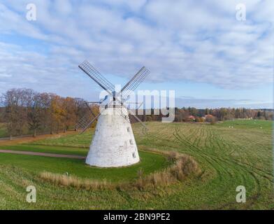 Windmühle bei Vihula in der Nähe des Manor im Lahemaa Nationalpark Von oben Stockfoto