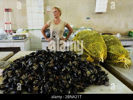 Der Fisch- und Meeresfrüchtemarkt in Zadar, Kroatien. Stockfoto