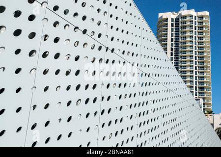 Miami Beach Florida, North Shore Community Center Center, architektonisches Detail-Design, St. Tropez Hochhaus mit Wohnkondominium am Meer, Stockfoto