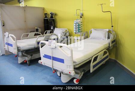 Tunis, Tunesien. Mai 2020. Krankenhausbett bei der Einweihung gesehen.das erste Notkrankenhaus für Patienten von Covid-19 in der Sportstadt El-Menzah wurde von Ministern eröffnet. Quelle: SOPA Images Limited/Alamy Live News Stockfoto