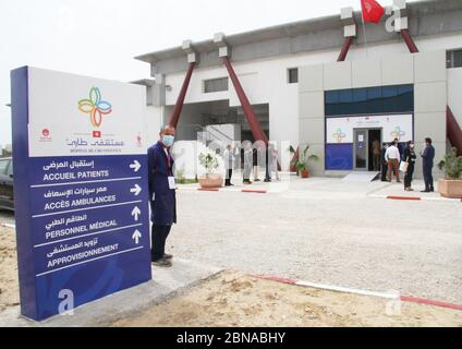 Tunis, Tunesien. Mai 2020. Plakat des Krankenhauses bei der Einweihung.das erste Notkrankenhaus für Patienten von Covid-19 in der Sportstadt El-Menzah wurde von Ministern eingeweiht. Quelle: SOPA Images Limited/Alamy Live News Stockfoto