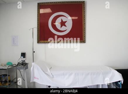 Tunis, Tunesien. Mai 2020. Krankenhausbett bei der Einweihung gesehen.das erste Notkrankenhaus für Patienten von Covid-19 in der Sportstadt El-Menzah wurde von Ministern eröffnet. Quelle: SOPA Images Limited/Alamy Live News Stockfoto