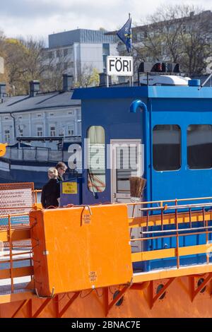 Föri ist eine gelbe Fähre über den Aurajoki Fluss in Turku Finnland Stockfoto