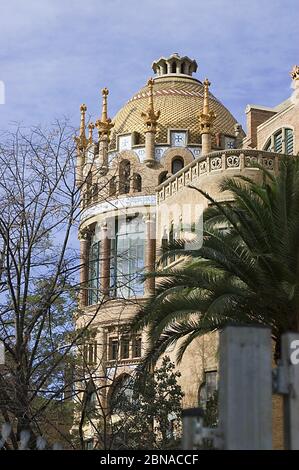 BARCELONA, SPANIEN - 30. Dez 2009: Gebäude im modernistischen Sant Pau Komplex, Arq.Lluis Domenec Muntaner Weltkulturerbe der UNESCO im Jahr 1997 Stockfoto