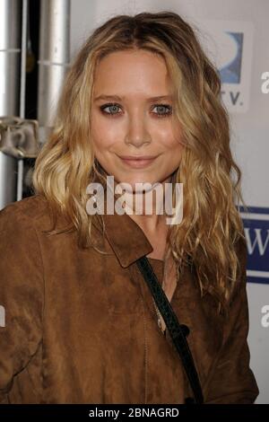 Manhattan, Deutschland. April 2009. NEW YORK - APRIL 22: Schauspielerin Mary Kate Olsen kommt zur Premiere von Woody Allens neuem Film 'Whatever Works' am 22. April 2009 im Ziegfeld Theater in New York City an. Personen: Mary Kate Olsen Quelle: Storms Media Group/Alamy Live News Stockfoto