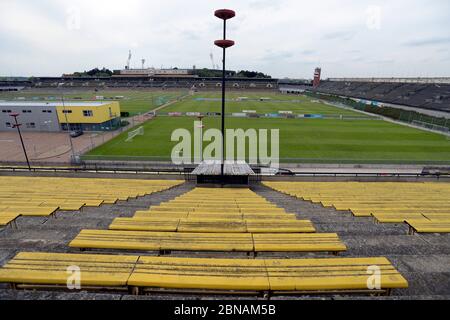 Prag, Tschechische Republik. Mai 2020. Das große Strahov-Stadion in Prag, Tschechische Republik, ist am 13. Mai 2020 zu sehen. Die Verwaltung von Prag erwägt die Platzierung des Museums der Erinnerung des 20. Jahrhunderts im Stadion. Quelle: Katerina Sulova/CTK Photo/Alamy Live News Stockfoto