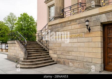 Das kürzlich renovierte historische Staatsoper unter den Linden in Berlin Stockfoto