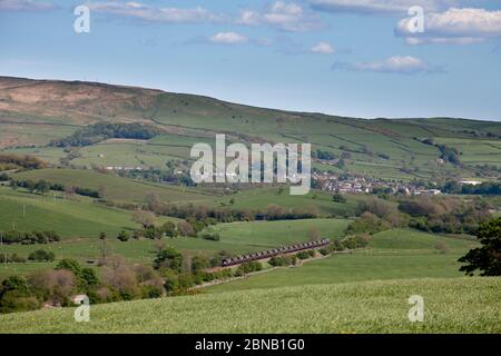 Freightliner Merry fahren Sie durch die Yorkshire Dales in Wet Yorkshire und passieren Gargrave Stockfoto