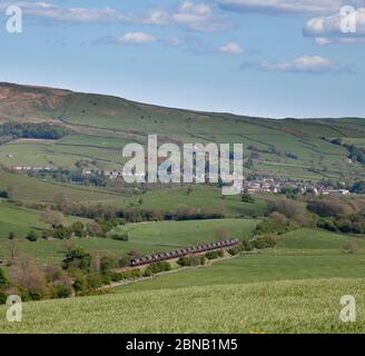 Freightliner Merry fahren Sie durch die Yorkshire Dales in Wet Yorkshire und passieren Gargrave Stockfoto