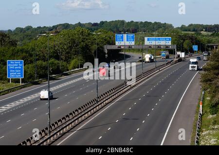 Newport, Wales, Großbritannien. Mai 2020. Heller Morgenverkehr auf der Autobahn M4 in Wales während der achten Woche der Sperrung des Coronavirus in Großbritannien. Kredit: Tracey Paddison/Alamy Live News Stockfoto