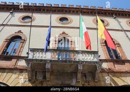 Ravenna, Italien - 22. April 2017: Das Rathaus mit Blick auf die Piazza del Popolo Stockfoto