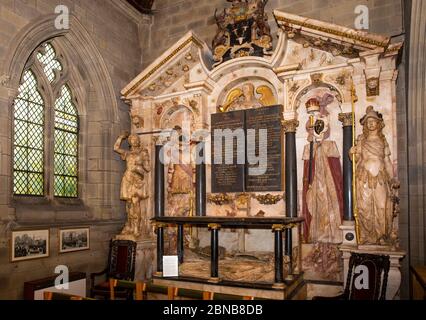 Großbritannien, England, Derbyshire, Edensor, Norman Villa, St. Peter’s Church Cavendish Chapel, 1600s Denkmal für Henry und William Cavendish, Söhne von Bess of Har Stockfoto