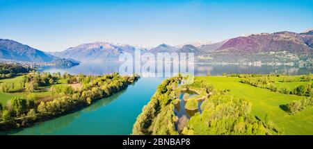 Luftaufnahme der Mündung des Flusses Adda im Comer See - Colico - Italien Stockfoto