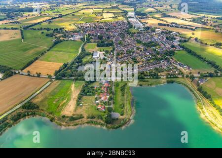 Aushubteich bei Werth, Sanddünen im Teich, 08/01/2019, Luftaufnahme, Deutschland, Nordrhein-Westfalen, Niederrhein, Isselburg Stockfoto