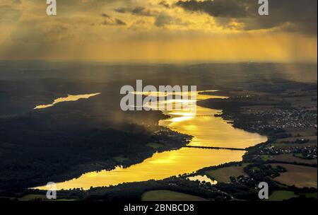 , Sonnenuntergang über dem Moehnesee in Wamel, 03.09.2017, Luftaufnahme, Deutschland, Nordrhein-Westfalen, Sauerland, Wamel Stockfoto