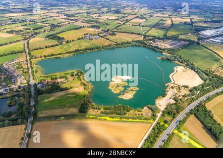 Aushubteich bei Werth, Sanddünen im Teich, 08/01/2019, Luftaufnahme, Deutschland, Nordrhein-Westfalen, Niederrhein, Isselburg Stockfoto