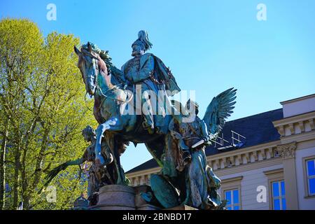 Die neobarocke Reiterstatue von Kaiser Wilhelm I., enthüllt am 18. Oktober 1896. Bildhauer: Karl Janssen. Stockfoto