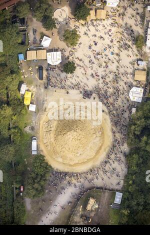 Park Landschaftspark Duisburg-Nord mit weltgrößtem Sandschlosswettbewerb im Landkreis Meiderich-Beeck, 03.09.2017, Luftaufnahme, Deutschland, Nordrhein-Westfalen, Ruhrgebiet, Duisburg Stockfoto