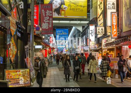 Einkaufspassage im Dotonbori-Viertel in Osaka, Japan Stockfoto