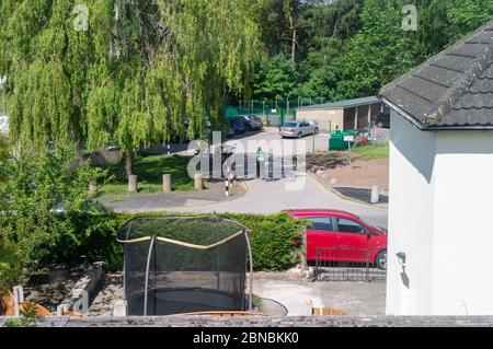 News: Trial Bike. Terrorisierende Nachbarschaft während Covid-19 Sperrung wird von der Polizei gefunden. Scotland Wood Road, Leeds 17 Stockfoto