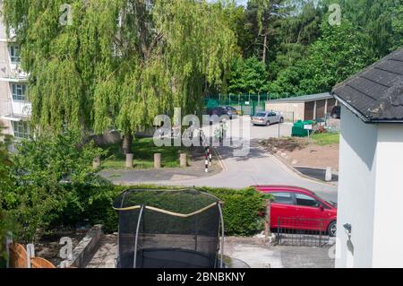 News: Trial Bike. Terrorisierende Nachbarschaft während Covid-19 Sperrung wird von der Polizei gefunden. Scotland Wood Road, Leeds 17 Stockfoto