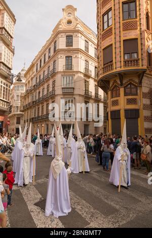 Einheimische, die Teilnahme an der Parade der Auferstehung am Ostersonntag, Malaga, Costa Del Sol, Andalusien, Spanien, Europa Stockfoto