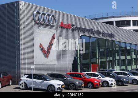 Die Audi-Niederlassung am Brunsbütteler Damm in Berlin-Spandau. Stockfoto