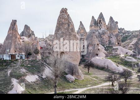 Burg Uchisar, der höchste Gipfel der Region und die bedeutendste Landformation in Goreme, Kappadokien, Türkei. Stockfoto