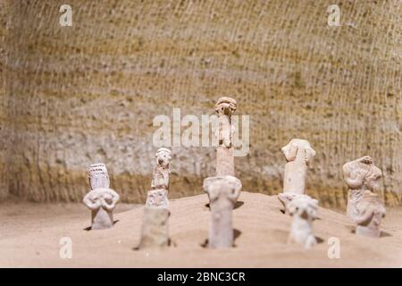 Traditionelle türkische Keramik Töpfe und Gläser in unterirdischen Keramik Museum in Avanos, Kappadokien. Stockfoto