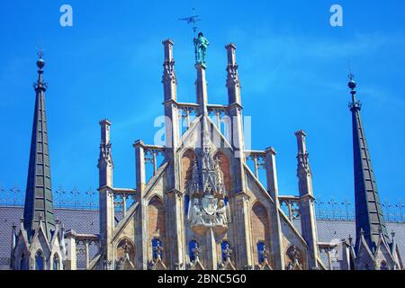 Oberer Teil des Neuen Rathauses in München, architektonische Details Stockfoto