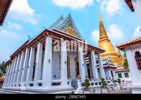 Name dieses Tempels Wat Bowonniwet Vihara Tempel der Tempel ist berühmt für seine großen goldenen Chedi oder Kuppel Stockfoto
