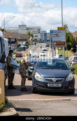 Sittingbourne, Kent, Großbritannien. Mai 2020. Britische Truppen führen COVID-19-Tests in einem Coronavirus Drive-Through-Testzentrum durch, da die britische Regierung dafür kritisiert wird, dass sie ihre täglichen Testziele nicht erreicht hat. Kredit: Ricci Fothergill/Alamy Live News Stockfoto