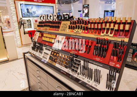 Bobbi Brown Lippenstift Werbung in seiner Theke in Iconsiam Kaufhaus. Bangkok, Thailand - Dezember 12,2019 Stockfoto