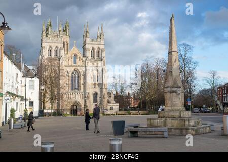 Der Marktplatz und die historische Abbey Church in Selby, North Yorkshire Stockfoto