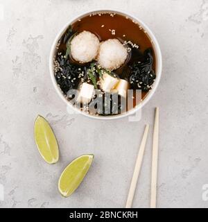 Miso-Suppe. Ein traditionelles japanisches Gericht. Stockfoto