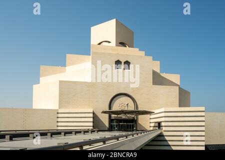 Doha, Katar - 13. Oktober 2019: Ansicht des Museums für Islamische Kunst, einer der weltweit vollständigsten Sammlungen islamischer Artefakte, in Doha, Katar. Stockfoto