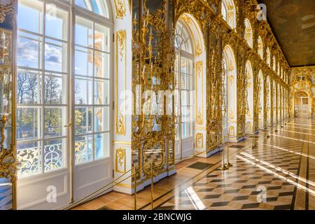 Sankt Petersburg, Russland - 15. Oktober 2019. Innenraum Ballsaal, Catherine Palace, Zarskoje Selo, Puschkin. Stockfoto