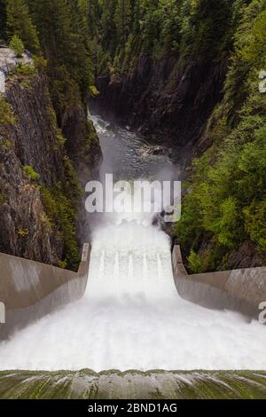 Cleveland Dam überflutete den Capilano River in North Vancouver British Columbia Kanada Stockfoto