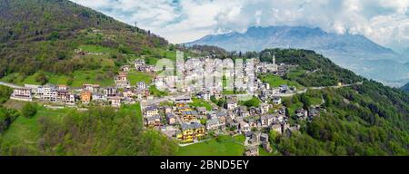 Valgerola - Valtellina (IT) - Panorama-Luftaufnahme von Sacco Stockfoto