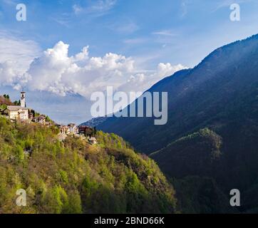 Valgerola - Valtellina (IT) - Panorama-Luftaufnahme von Pedesina Stockfoto