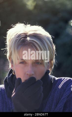 junge Frau Husten Stockfoto